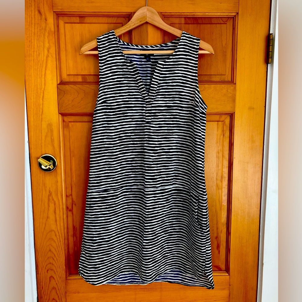 GAP Blue and White stripe dress with POCKETS!! Size Small